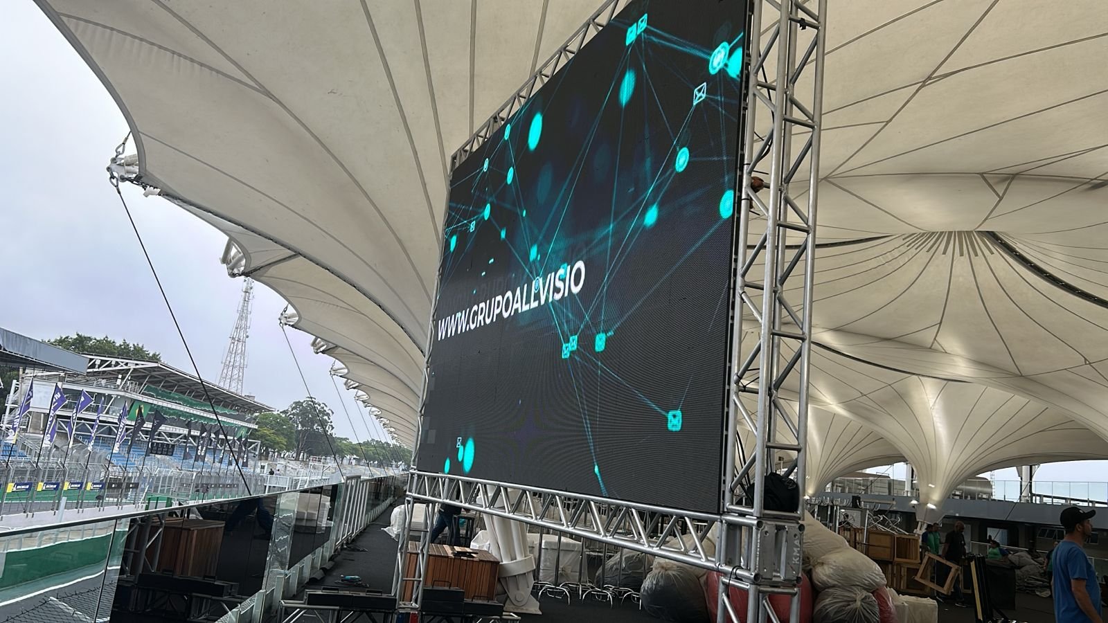 Aluguel de Painel de LED de Alta Resolução, Totem Digital, Monitores Profissionais, TVs 4K e Tablets para Eventos em Curitiba