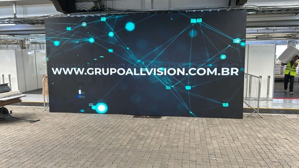 Locação de Painel de LED Outdoor e Indoor em Curitiba 2026 com Telas Touch Screen, TVs e Monitores para Stands em Feiras e Congressos