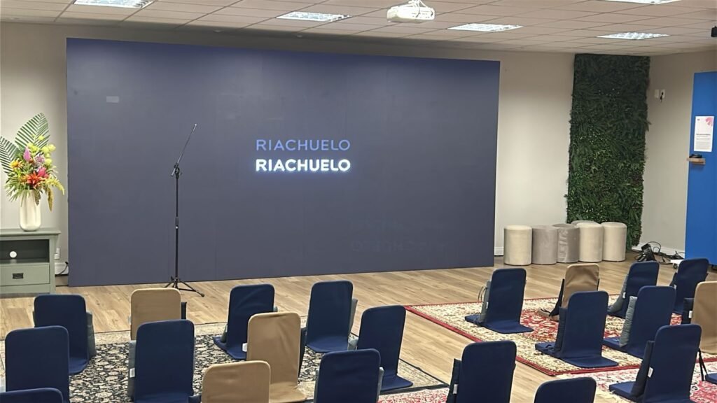 Locação de Painel de LED Outdoor e Indoor em Curitiba 2026 com Telas Touch Screen, TVs e Monitores para Stands em Feiras e Congressos
