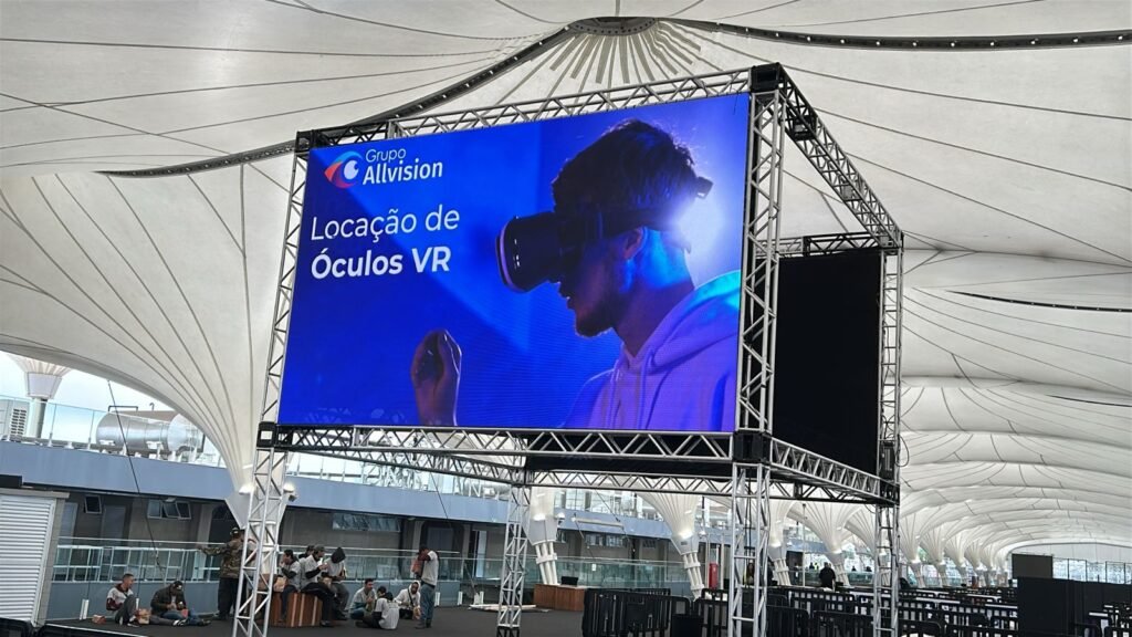 Aluguel de Painel de LED Outdoor e Indoor em Curitiba 2026 com TVs, Monitores Profissionais e Telas Interativas para Feiras e Eventos Corporativos