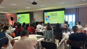 Aluguel de Painel de LED Totem Touch Screen e TVs 4K para Shows Eventos e Feiras 2026