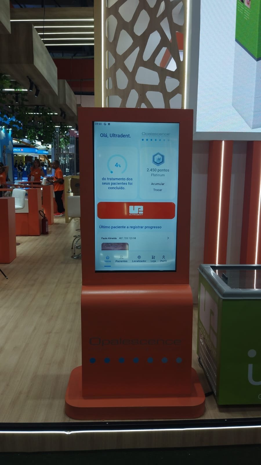 Aluguel de Totem Touch Screen 4K, Painel de LED Indoor, TVs 4K, Tablets, Celulares e Óculos VR em Curitiba