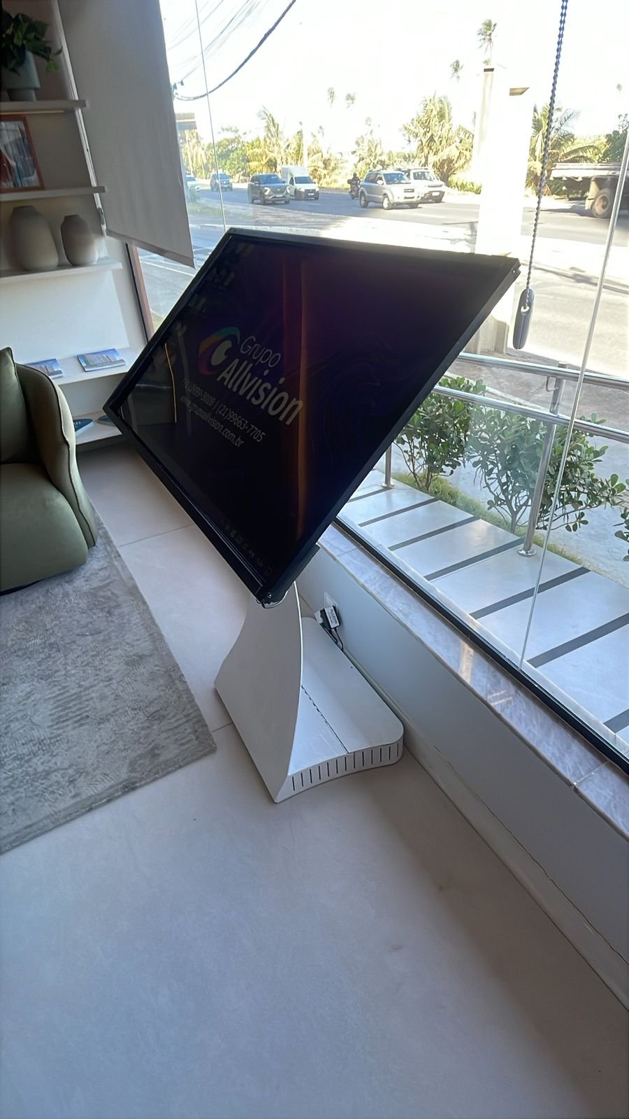 Aluguel de Totem Digital Touch Screen, TVs 4K, Painel de LED, Tablets, Celulares e Óculos VR para Eventos em Curitiba