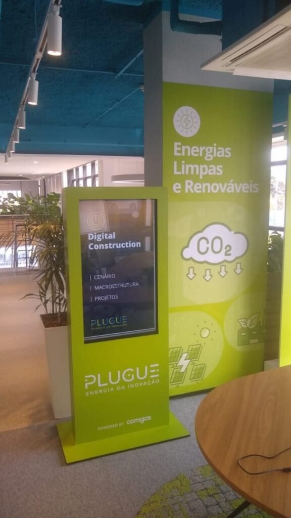 Aluguel de Painel de LED Outdoor e Indoor em Curitiba 2026 com TVs, Monitores, Tela Touch Screen e Óculos de Realidade Virtual para Feiras e Congressos