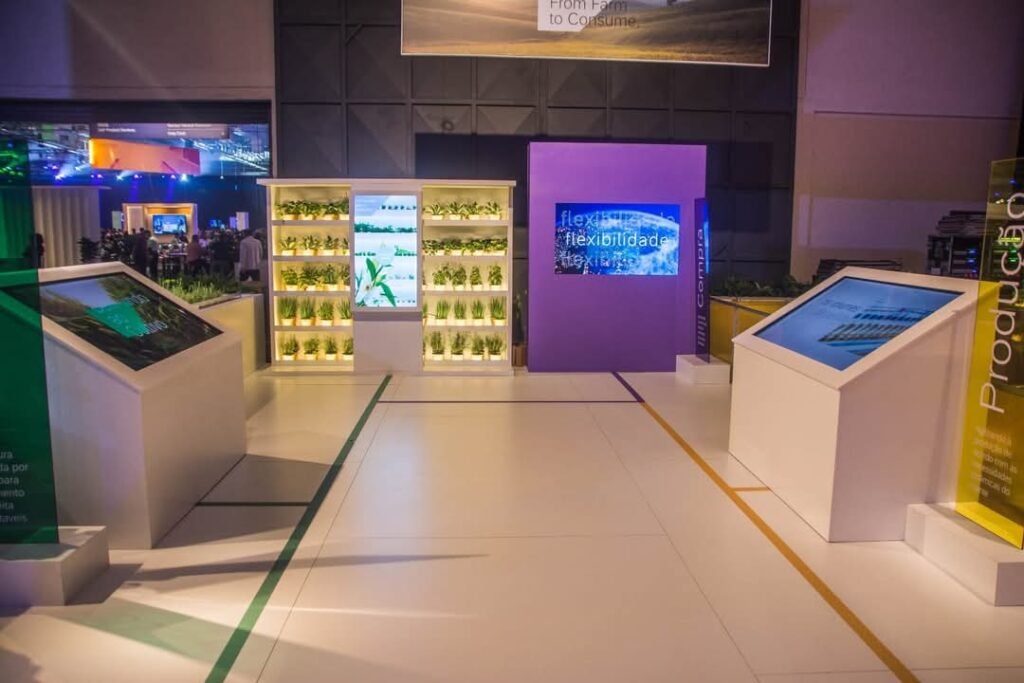 Aluguel de Painel de LED, Totem Digital Touch Screen, Monitores Profissionais, TVs 4K, Tablets, Celulares e Óculos VR em Curitiba 2026