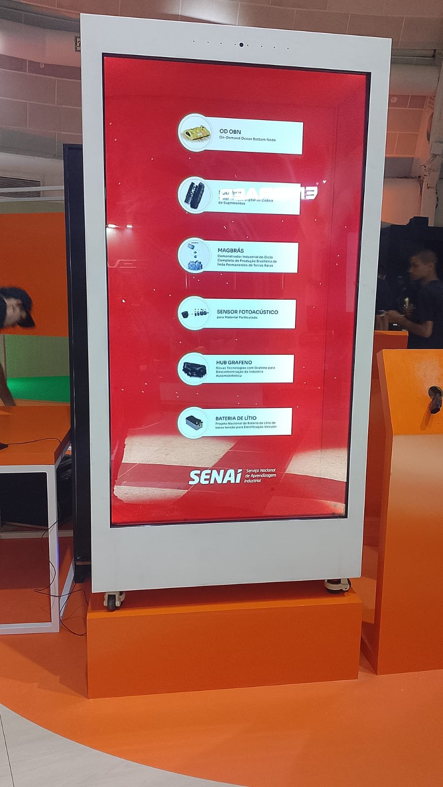Aluguel de Totem Interativo, Painel de LED Indoor e Outdoor e Projetor para Palestras e Seminários em Curitiba e Campina Grande do Sul 2026